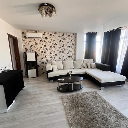Sunset Holiday Home Bucharest Exterior photo